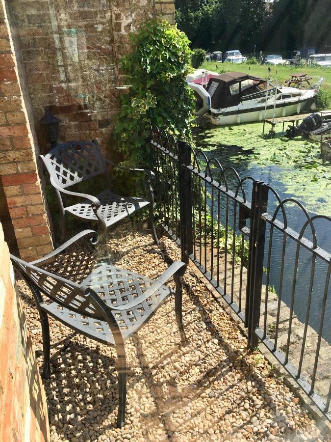 River Courtyard Apartment In The Heart Of Stneots St Neots Zewnętrze zdjęcie