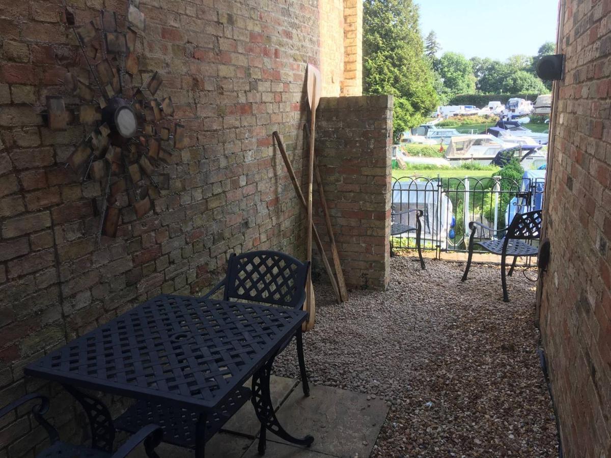 River Courtyard Apartment In The Heart Of Stneots St Neots Zewnętrze zdjęcie